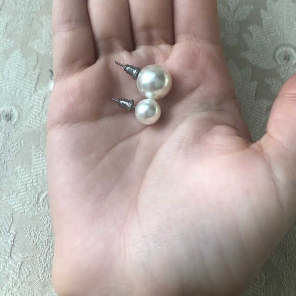 Faux Pearl Stud Earrings - Picture 5 of 5